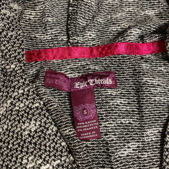 🌸 Girls skirt and hoodie size 5 - Picture 4 of 5